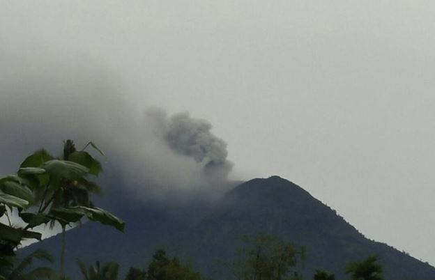 Bali’s Mt Agung erupting overnight