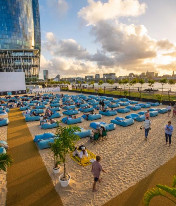 MOV’IN BED OUTDOOR CINEMA RETURNS TO BARANGAROO THIS SUMMER – NOW ON A BEACH!